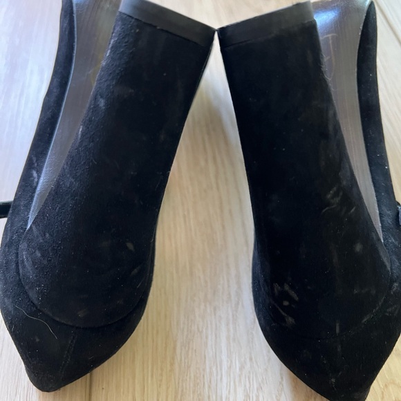 Stuart Weitzman Size 8.5 black suede and copper toe heels. - Picture 6 of 7